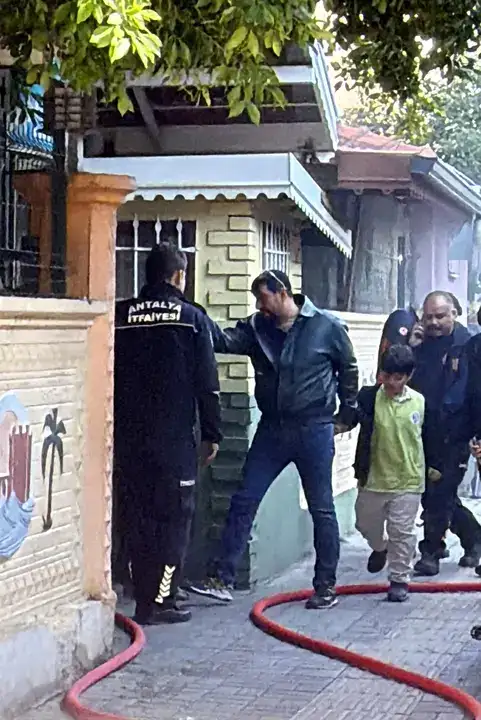 Alanya’da İlkokul Sınıfında Yangın Çıktı! 5